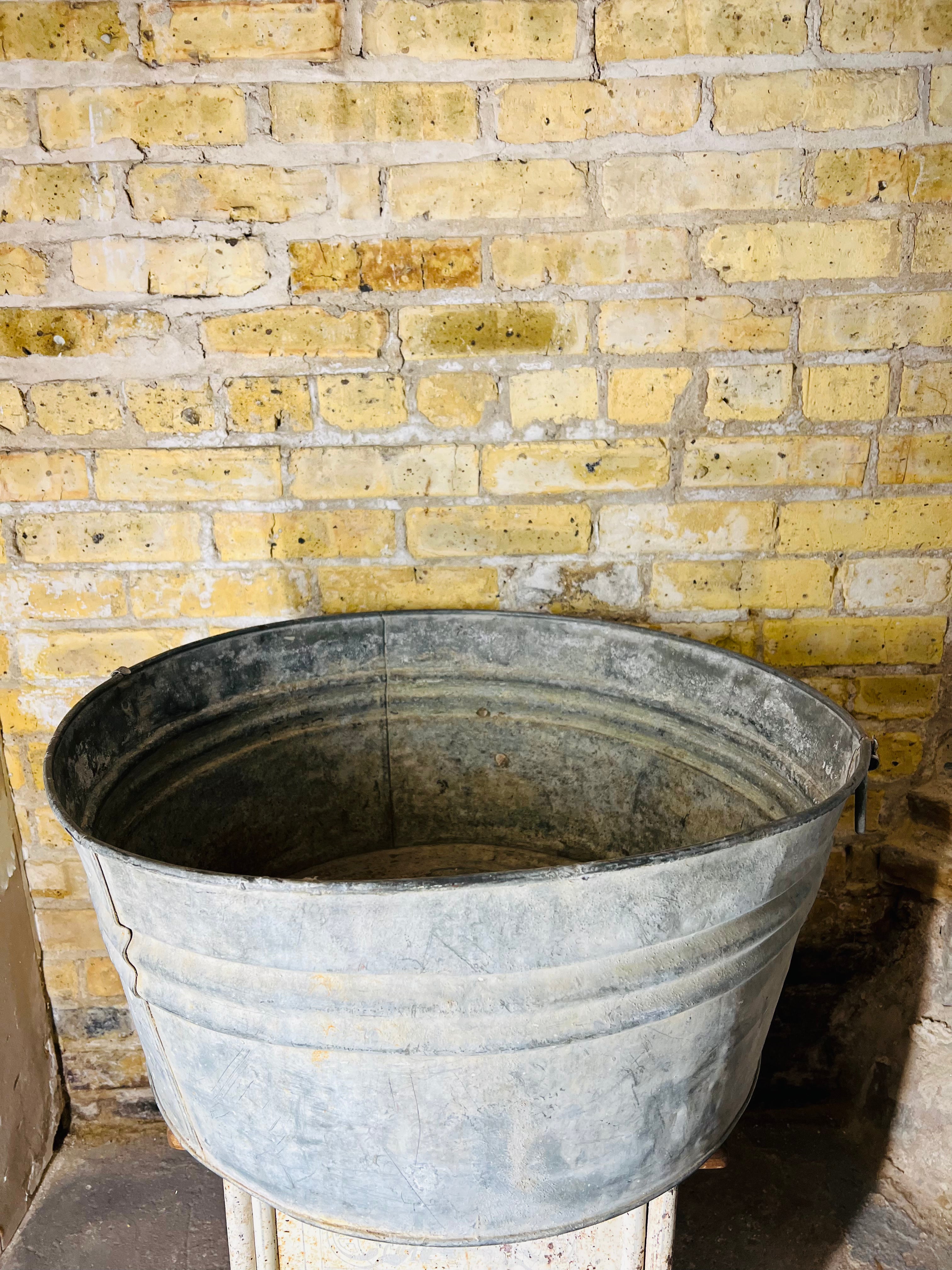 Vintage Galvanized Metal Wash Tub