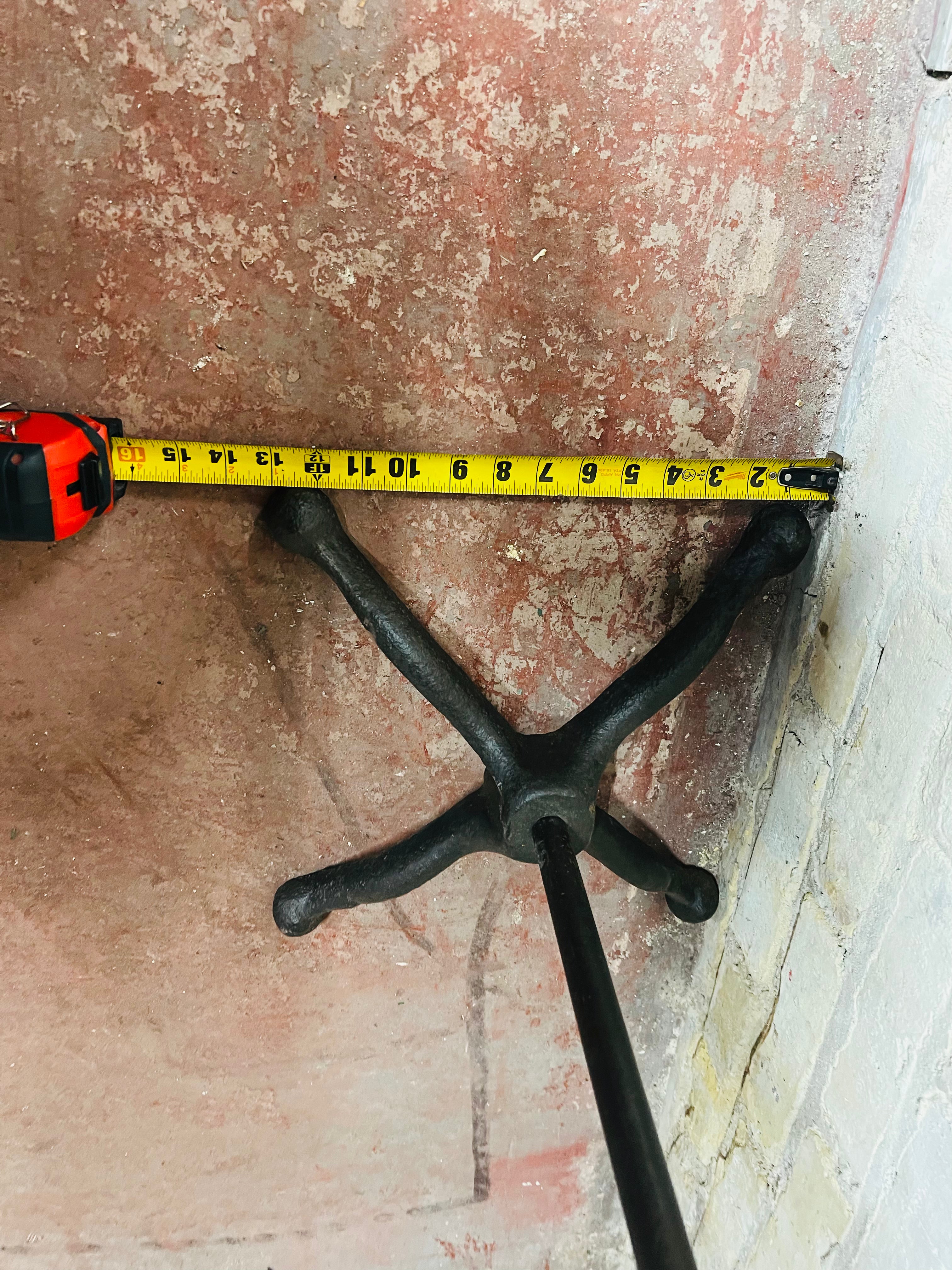 Adjustable Black Metal Long Armed T-Bar