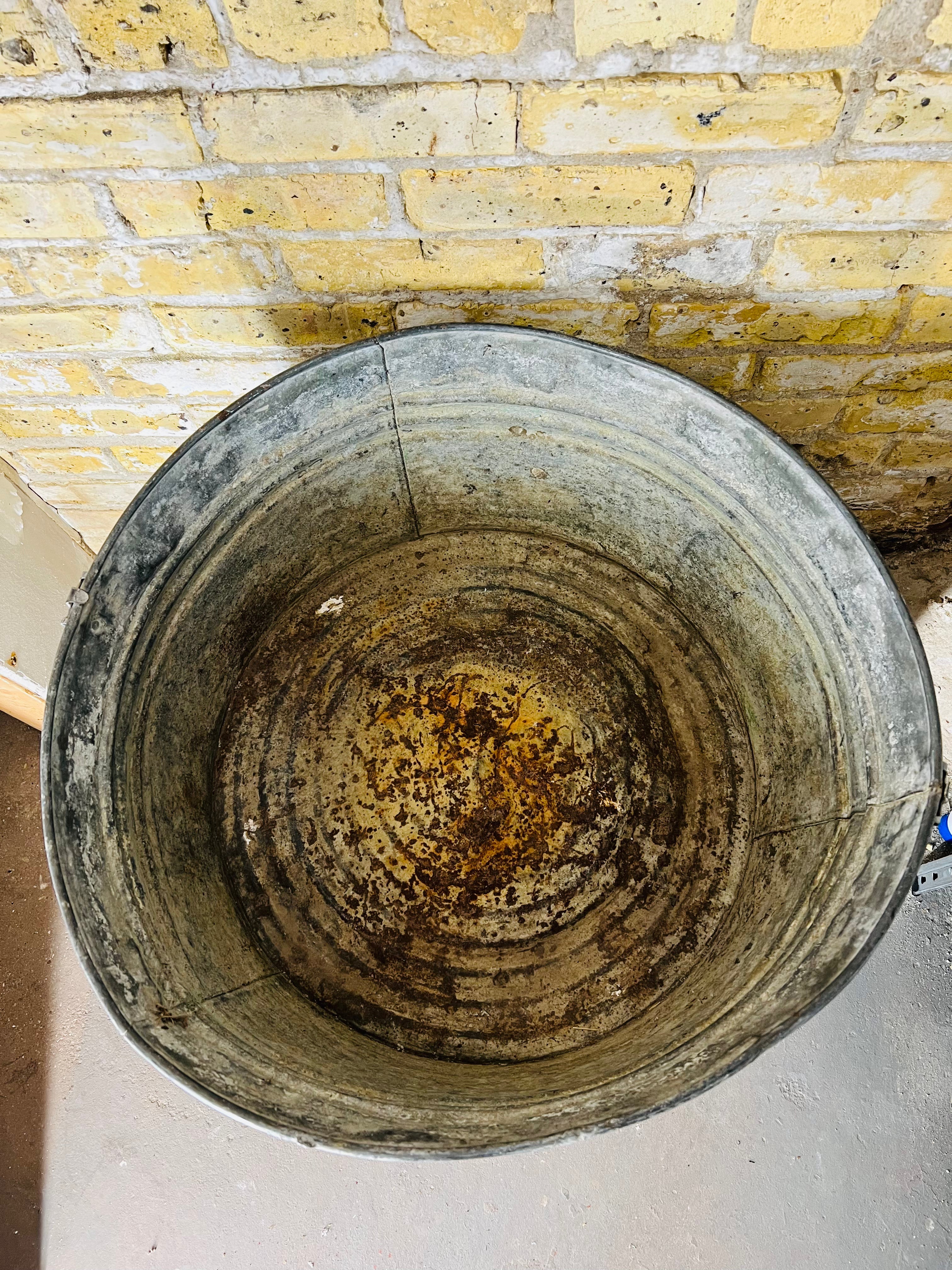 Vintage Galvanized Metal Wash Tub