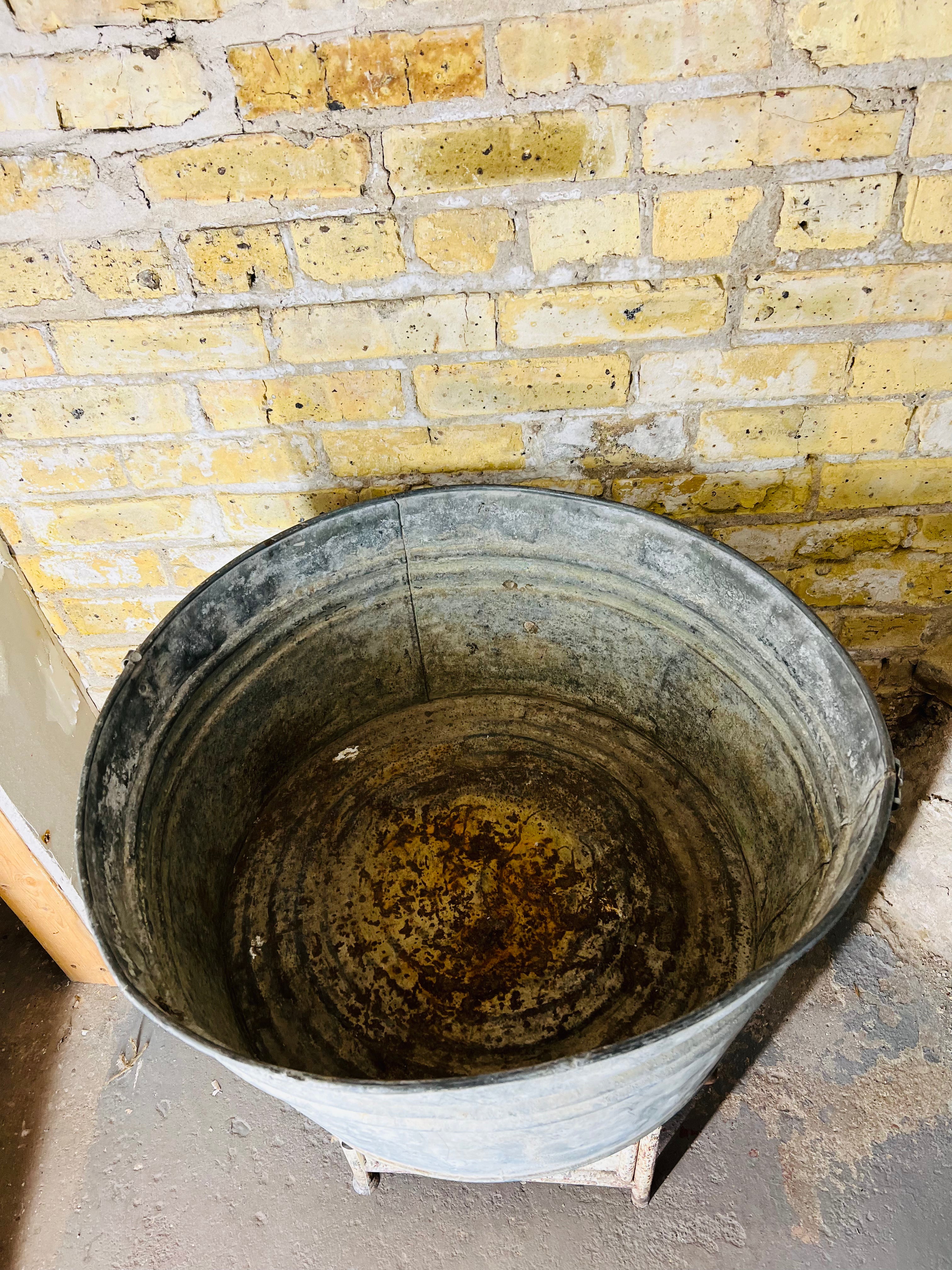 Vintage Galvanized Metal Wash Tub