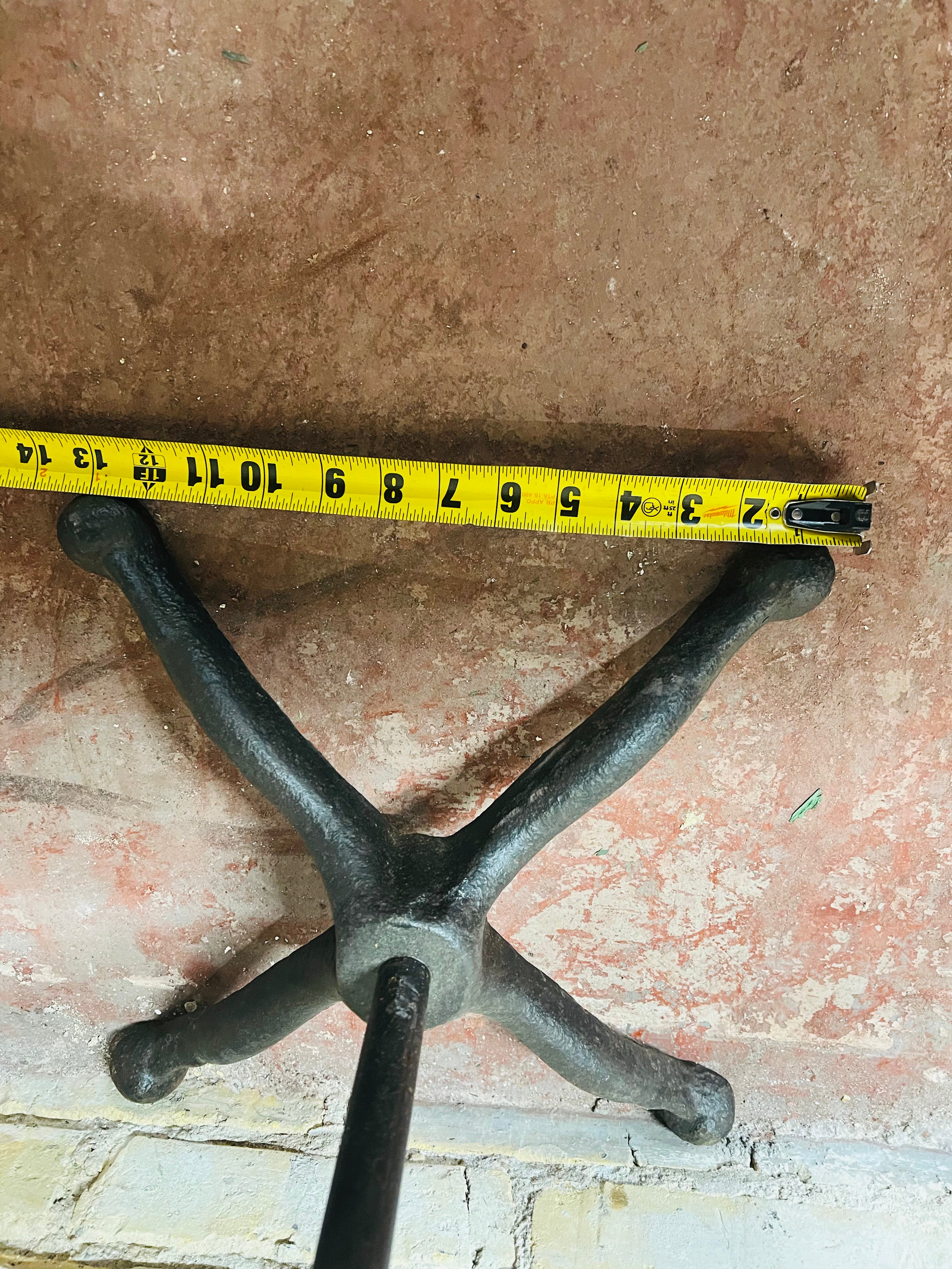 Adjustable Black Metal Long Armed T-Bar