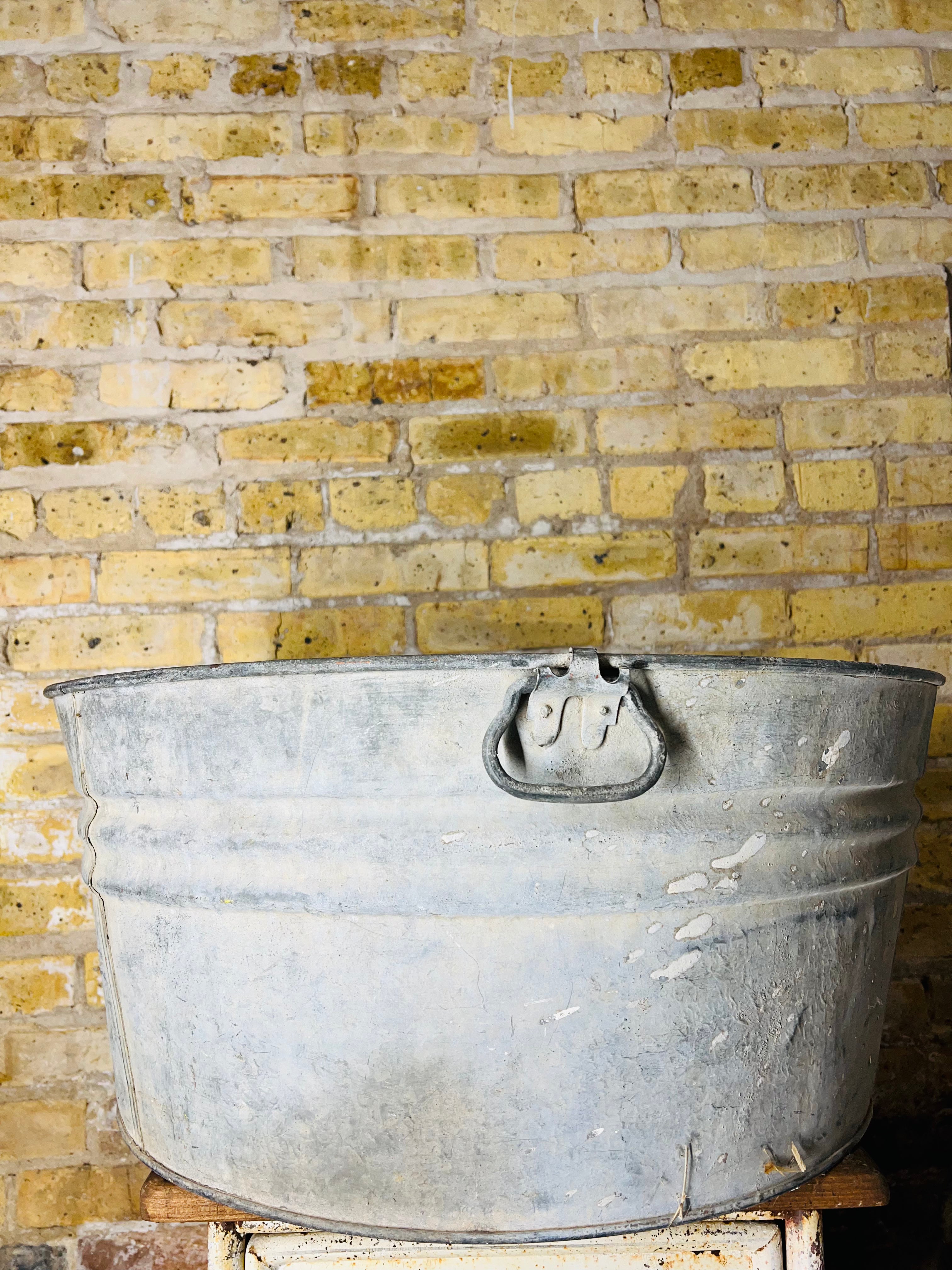 Vintage Galvanized Metal Wash Tub