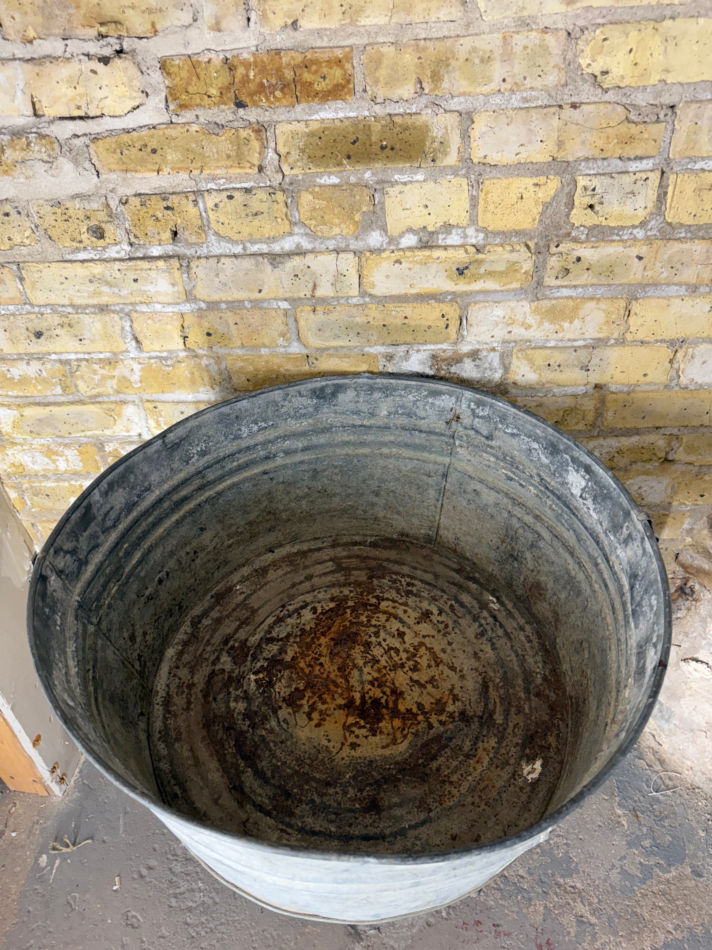Antique Galvanized Metal Round Wash Tub