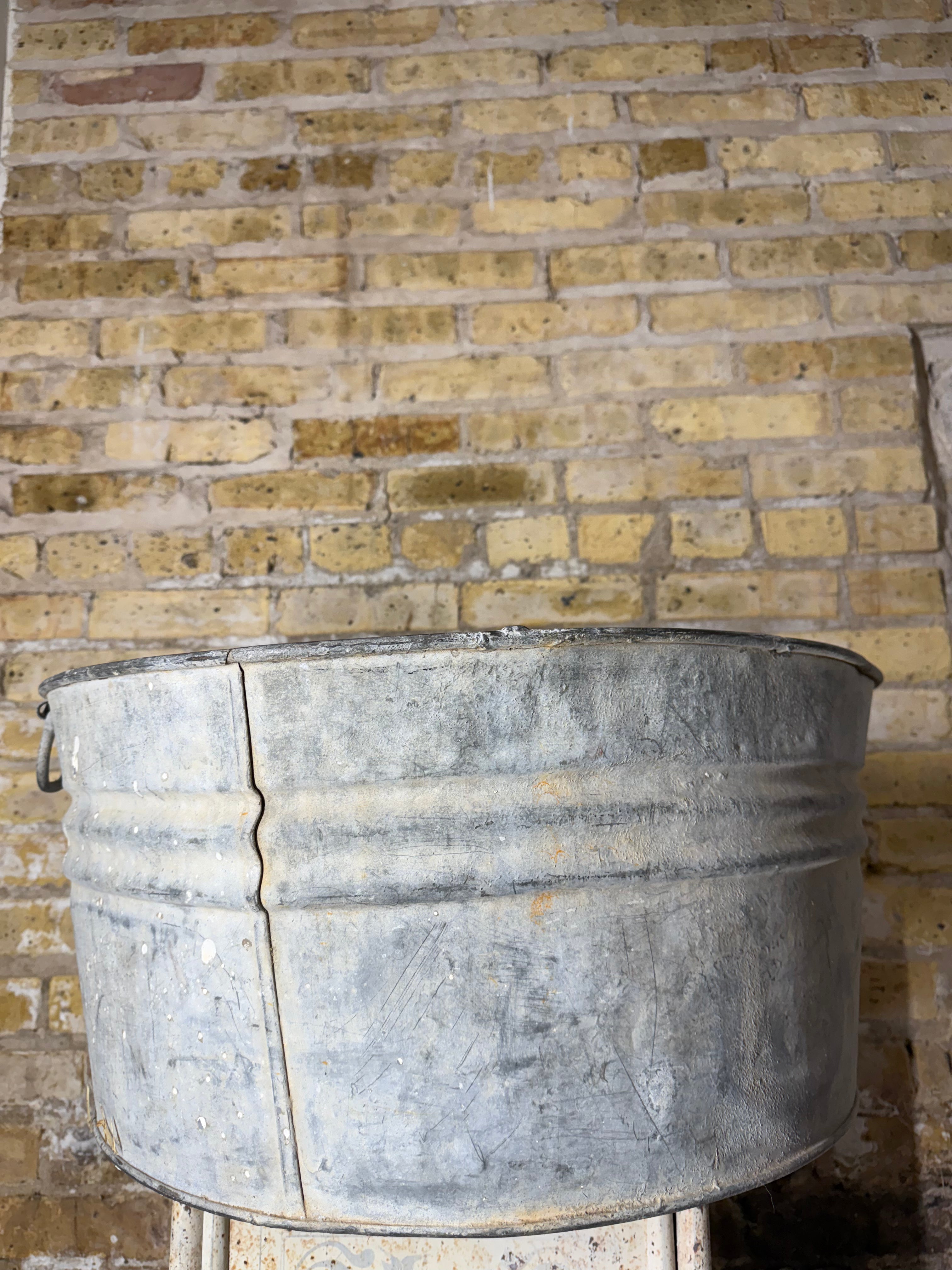 Antique Galvanized Metal Round Wash Tub
