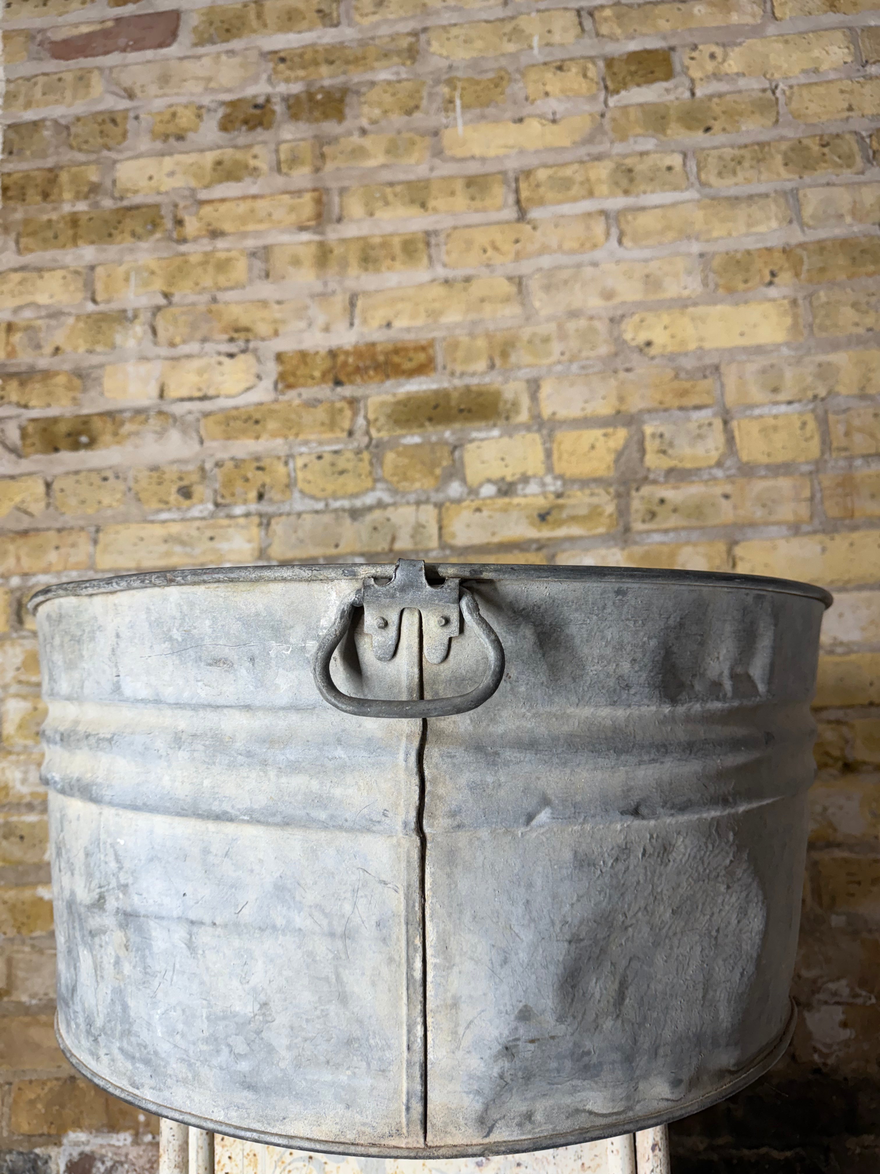 Antique Galvanized Metal Round Wash Tub