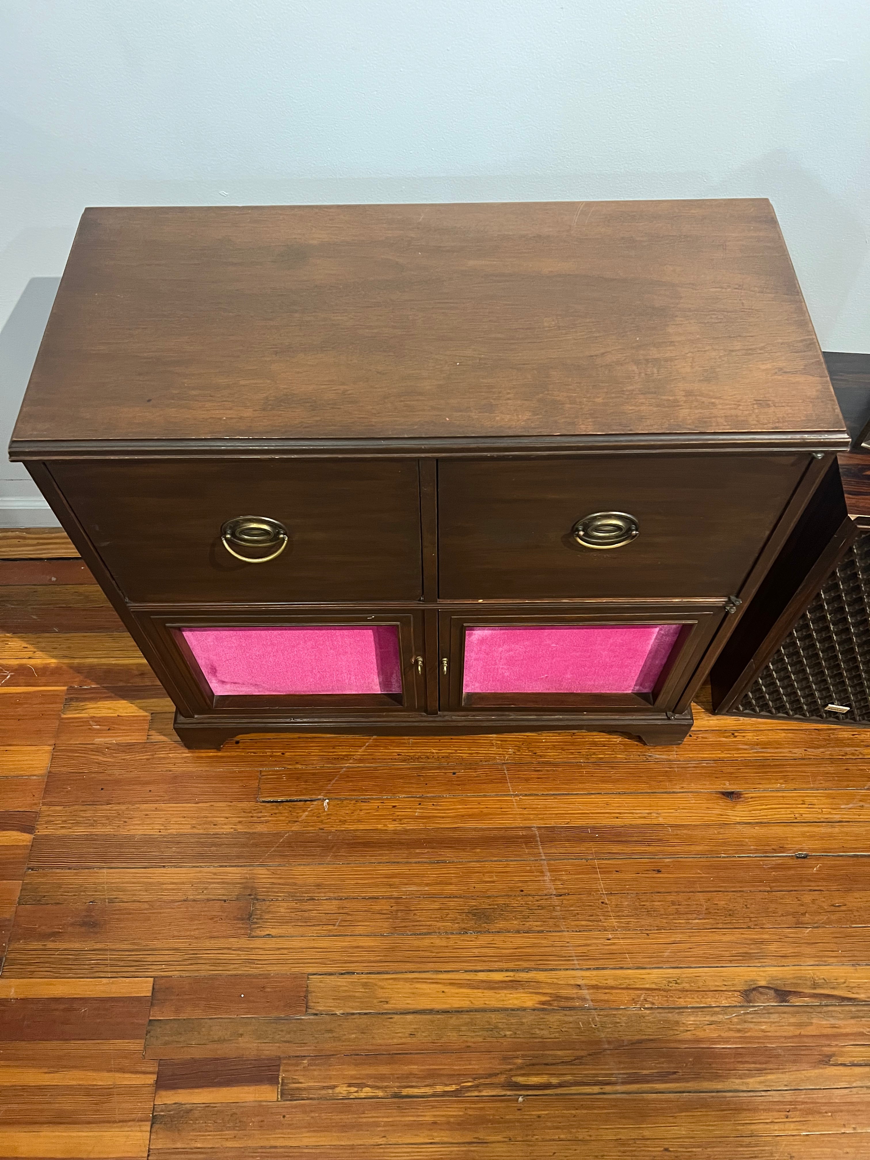 Vintage Speaker - Pink Velvet