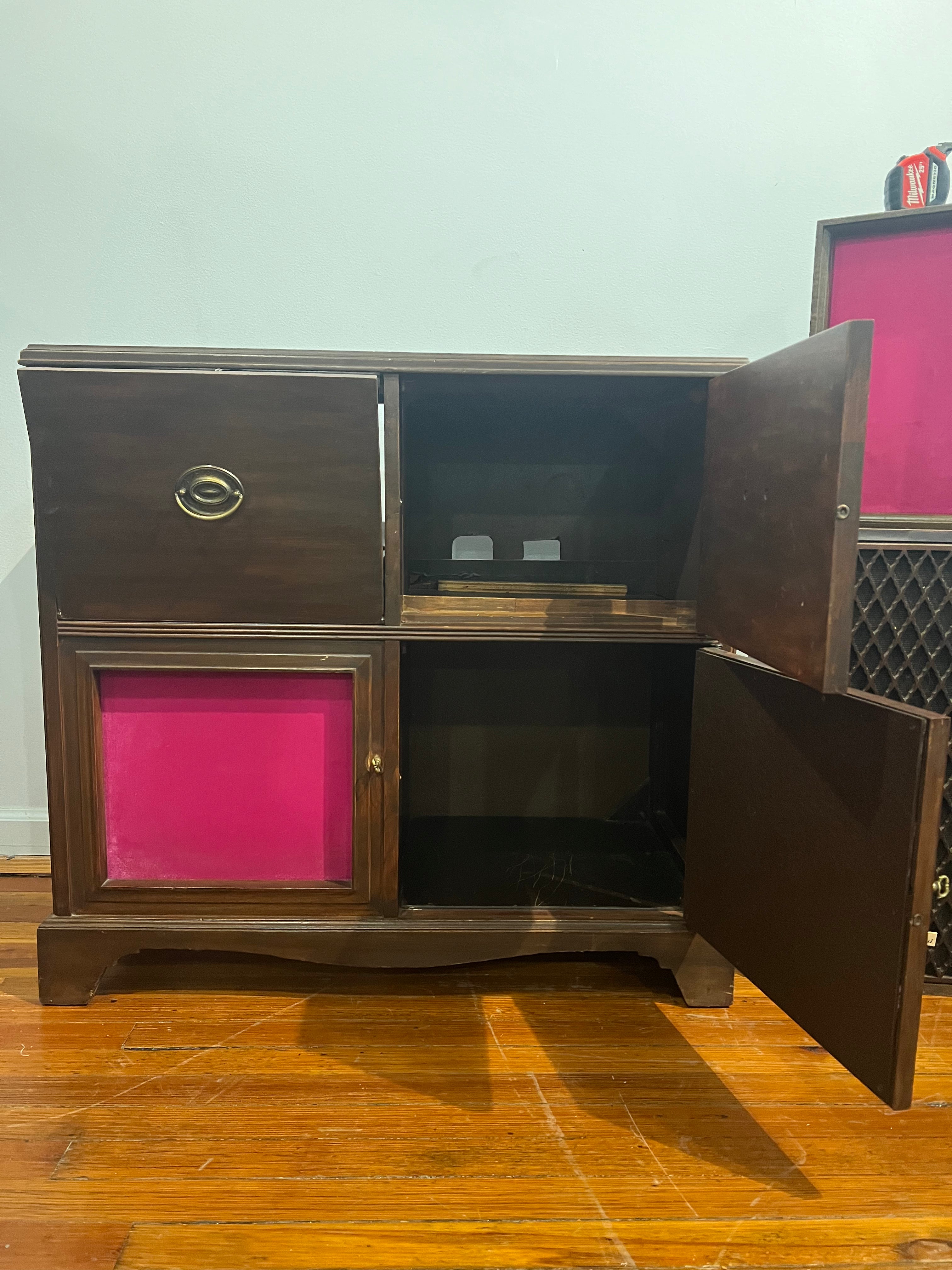 Vintage Speaker - Pink Velvet