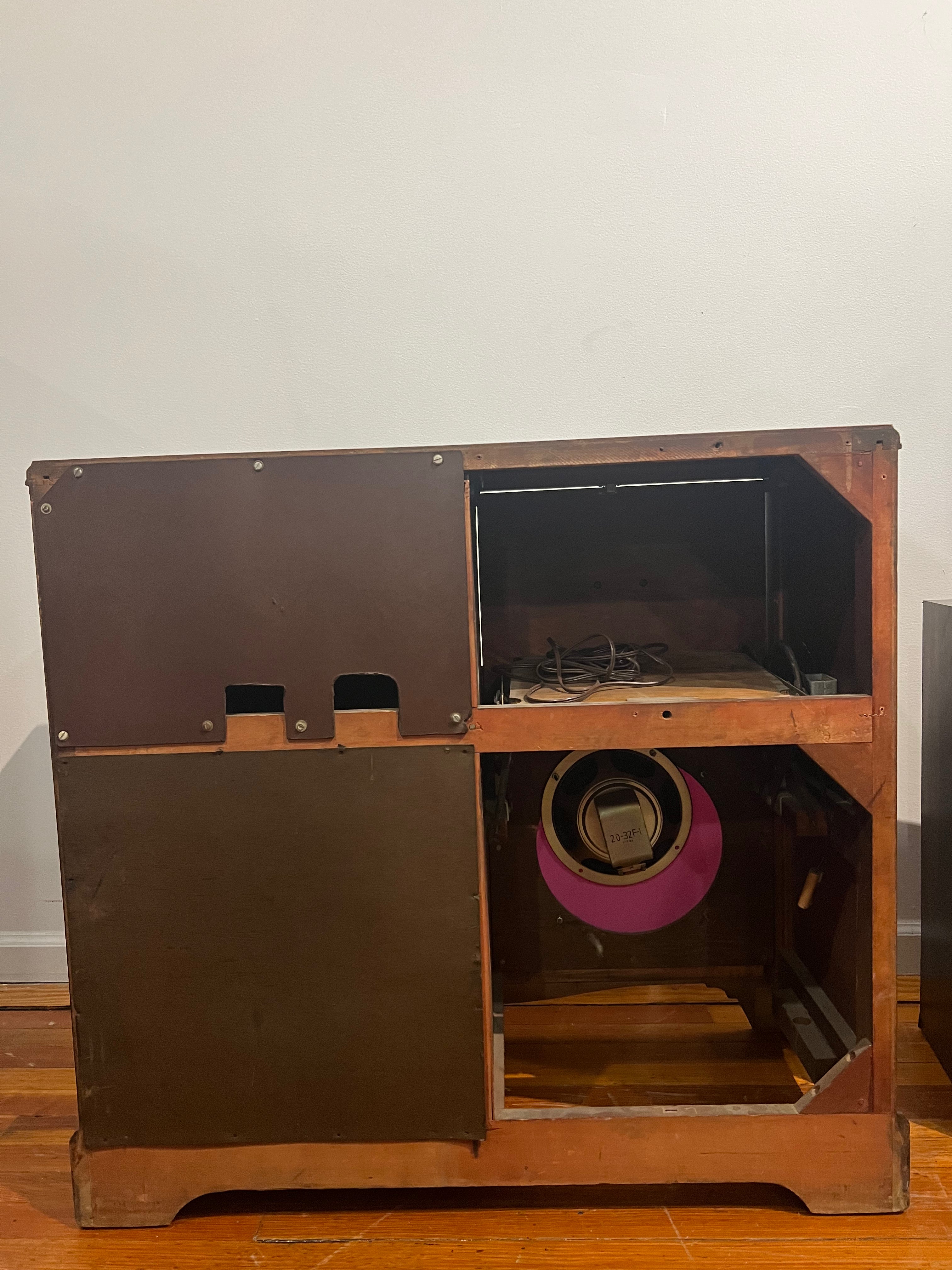 Vintage Speaker - Pink Velvet