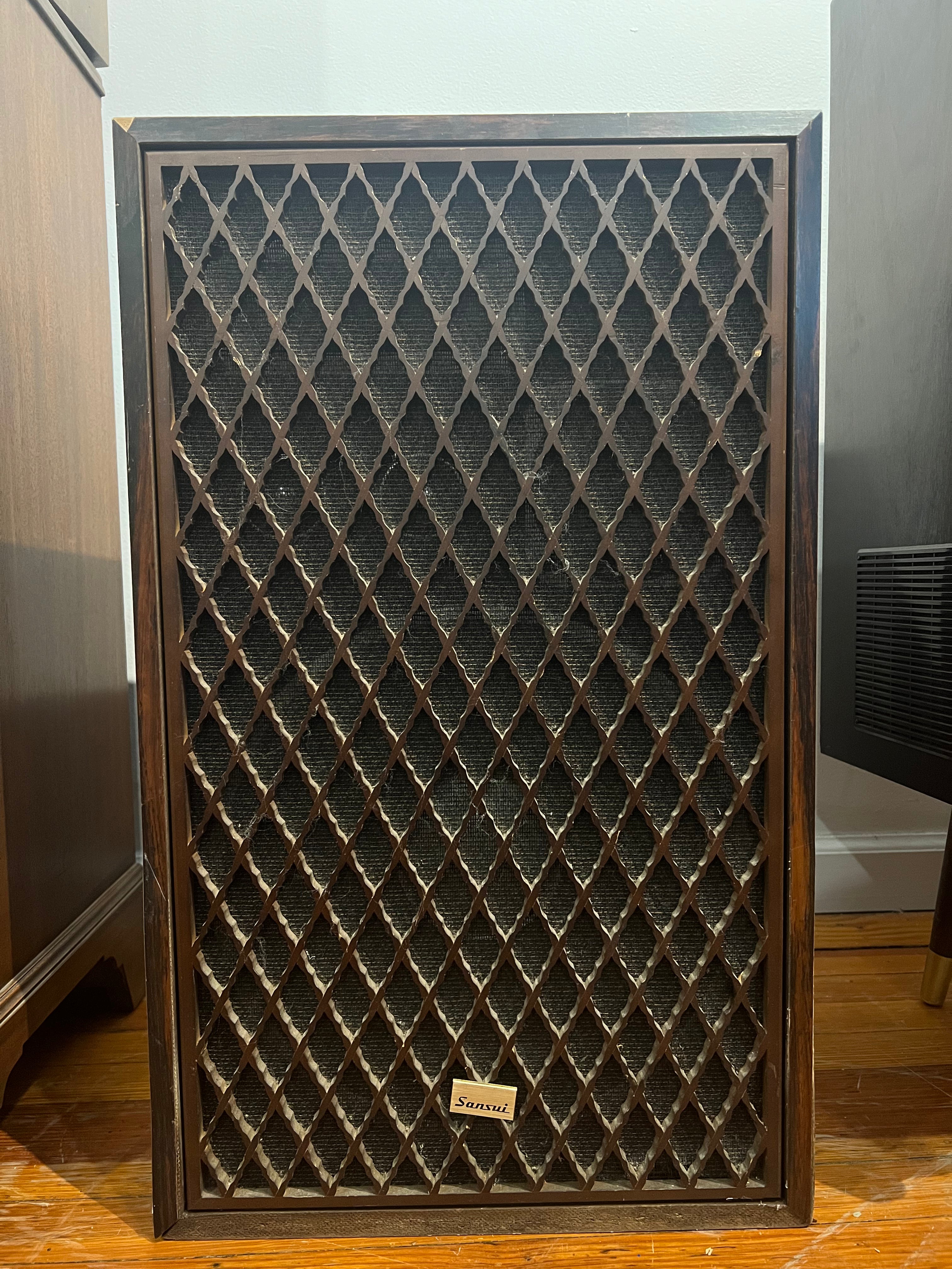 Vintage Speaker - Pink Velvet