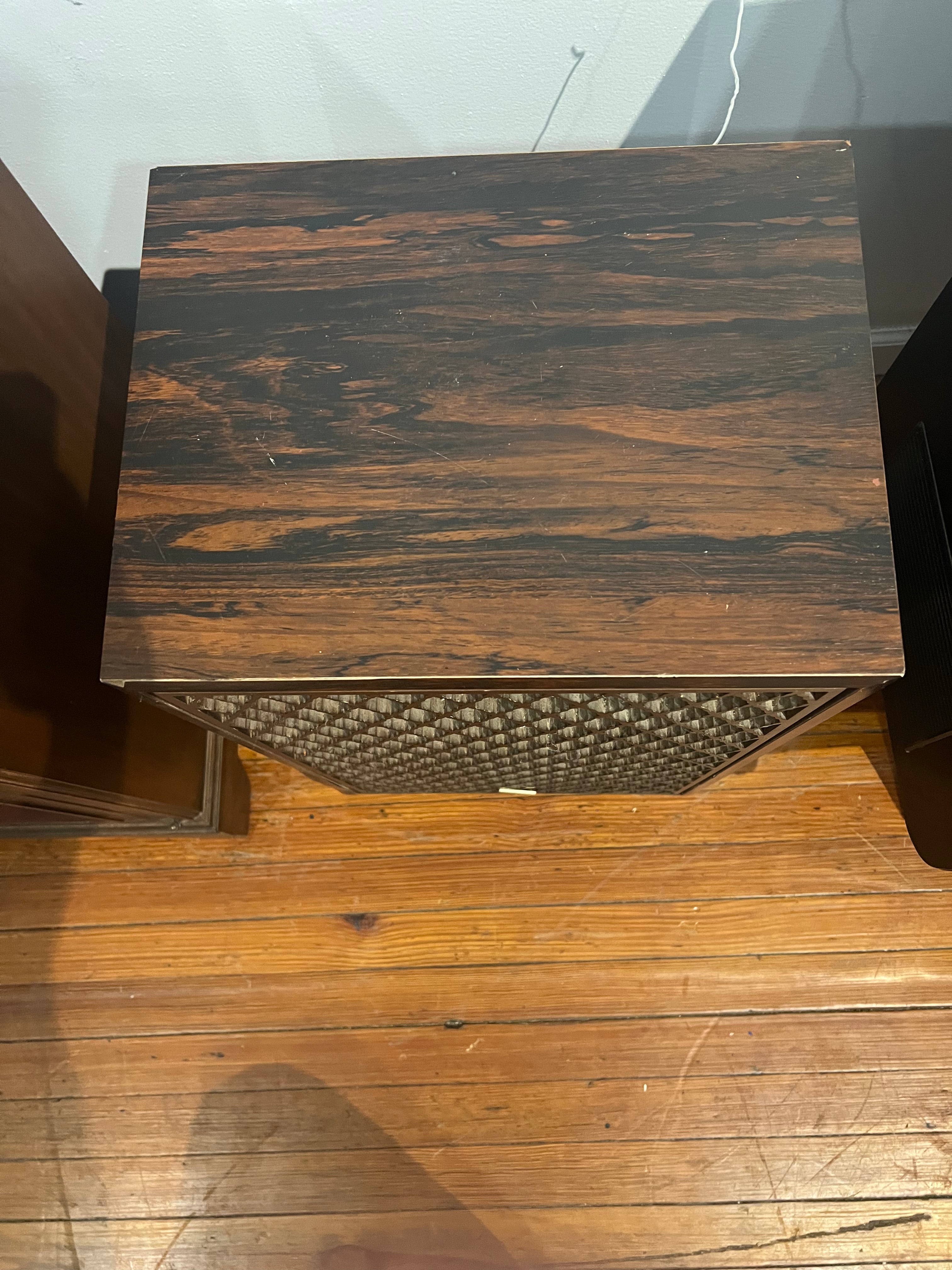 Vintage Speaker - Pink Velvet