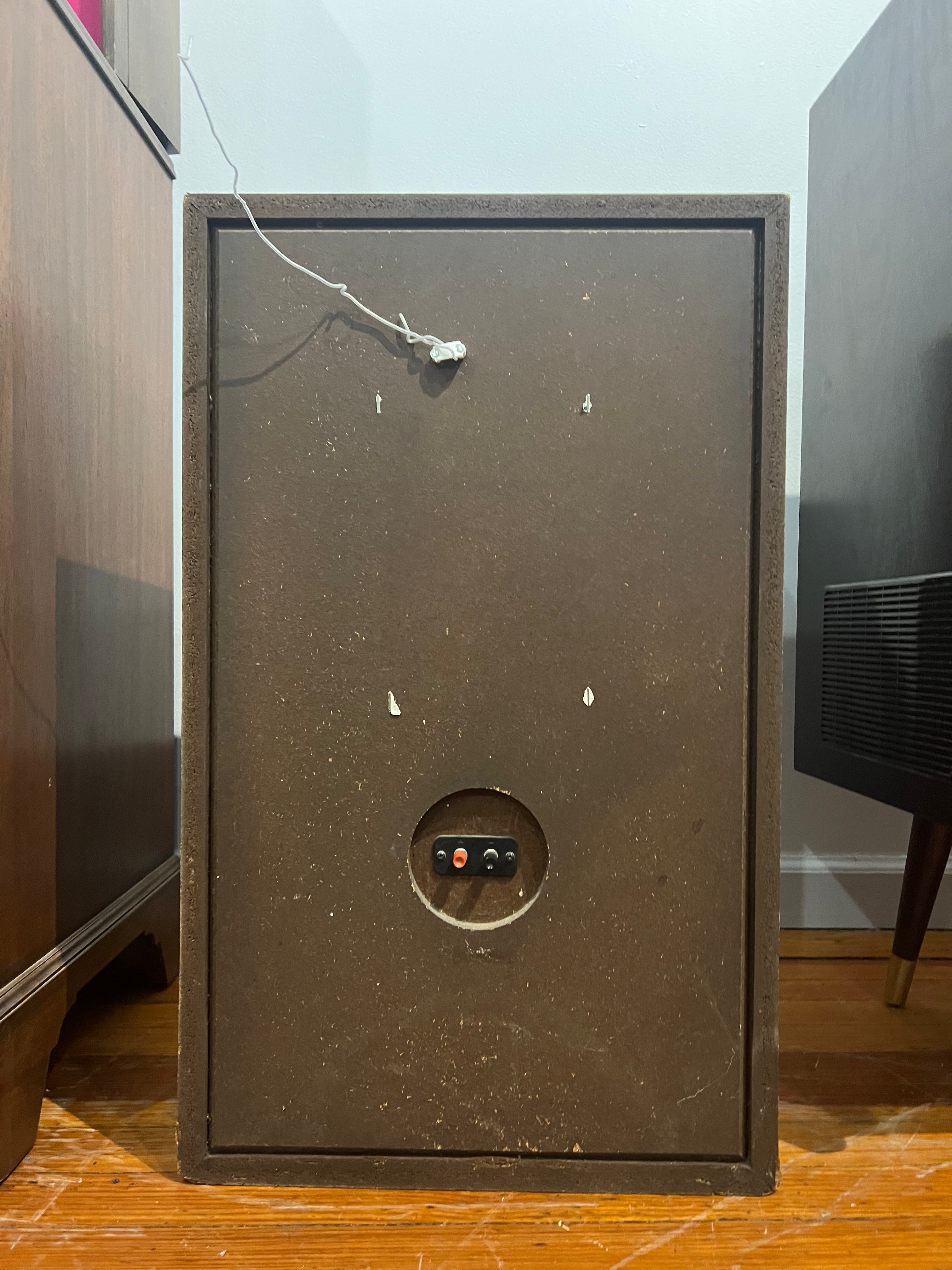 Vintage Speaker - Pink Velvet