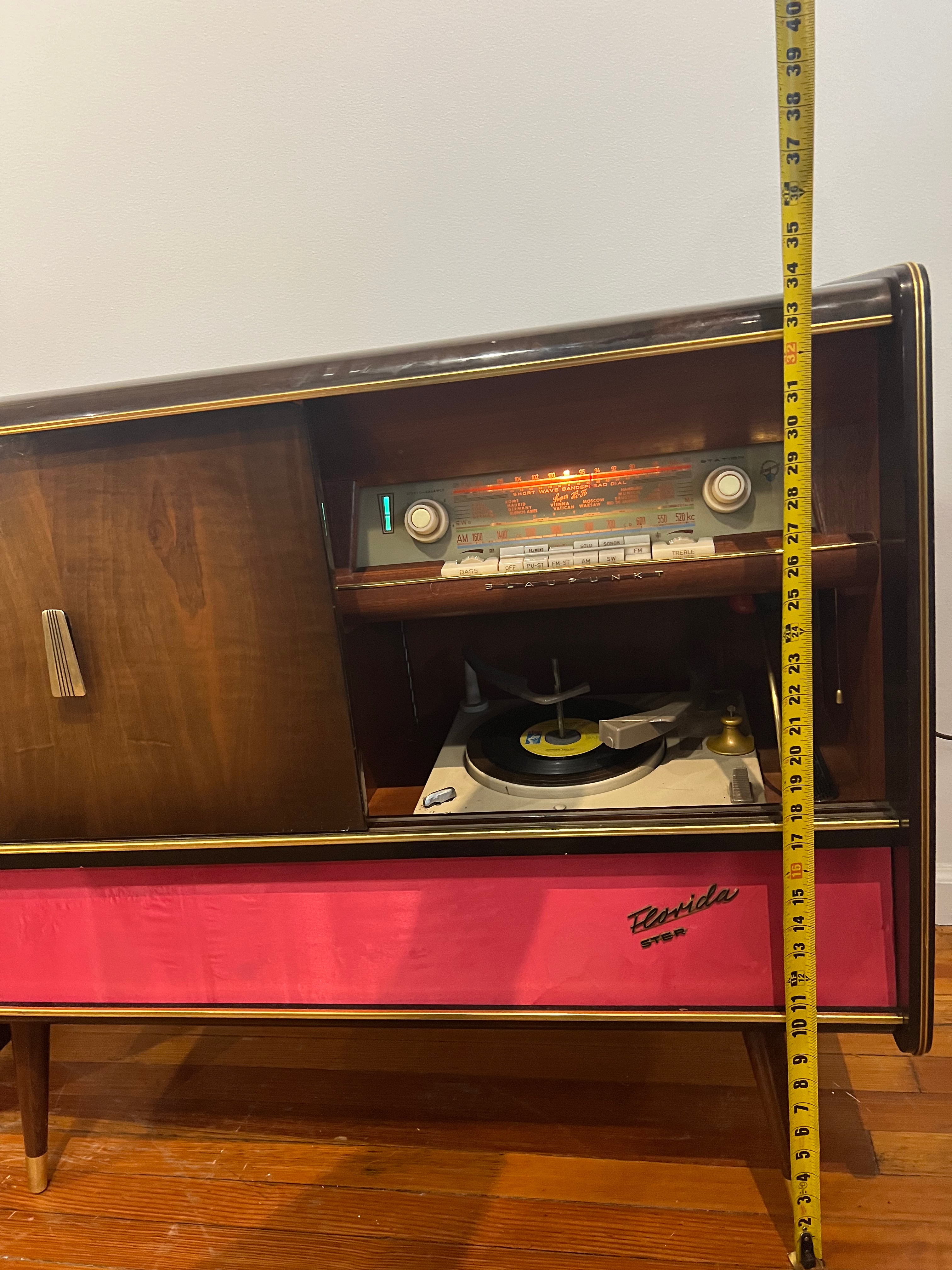 Vintage Speaker - Pink Velvet