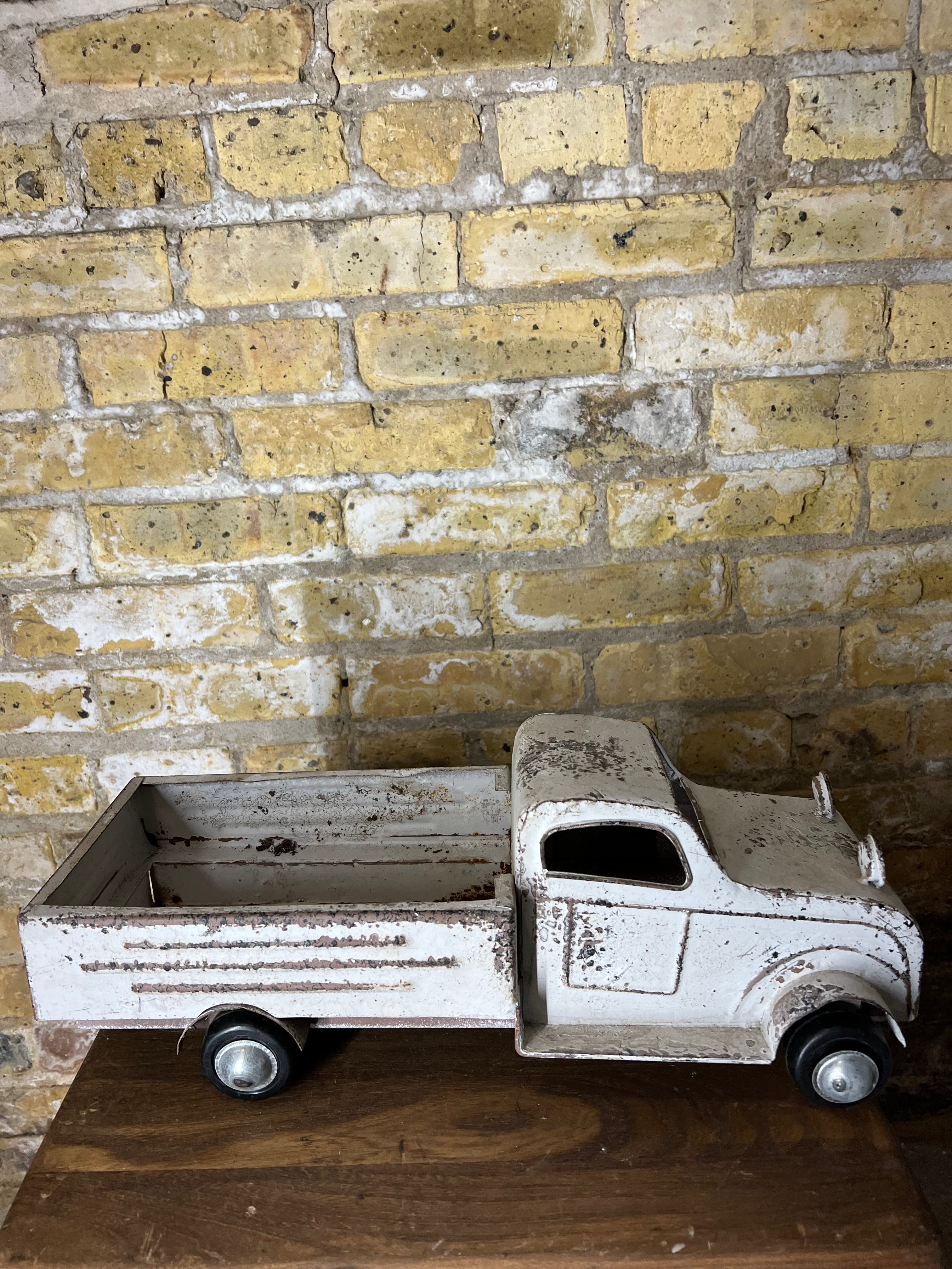 White Metal Farmer's Market Truck