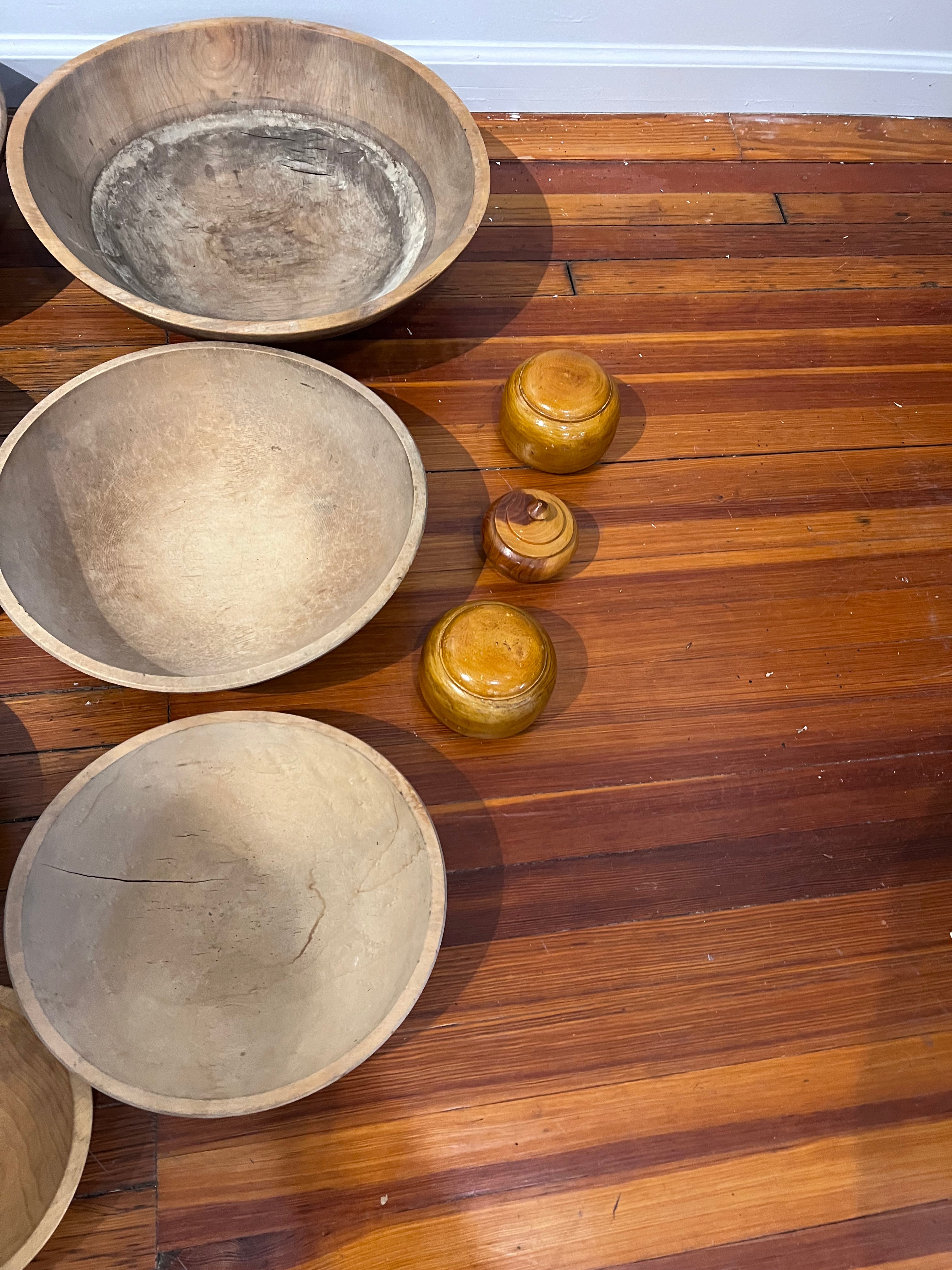 Wooden bowls (set)