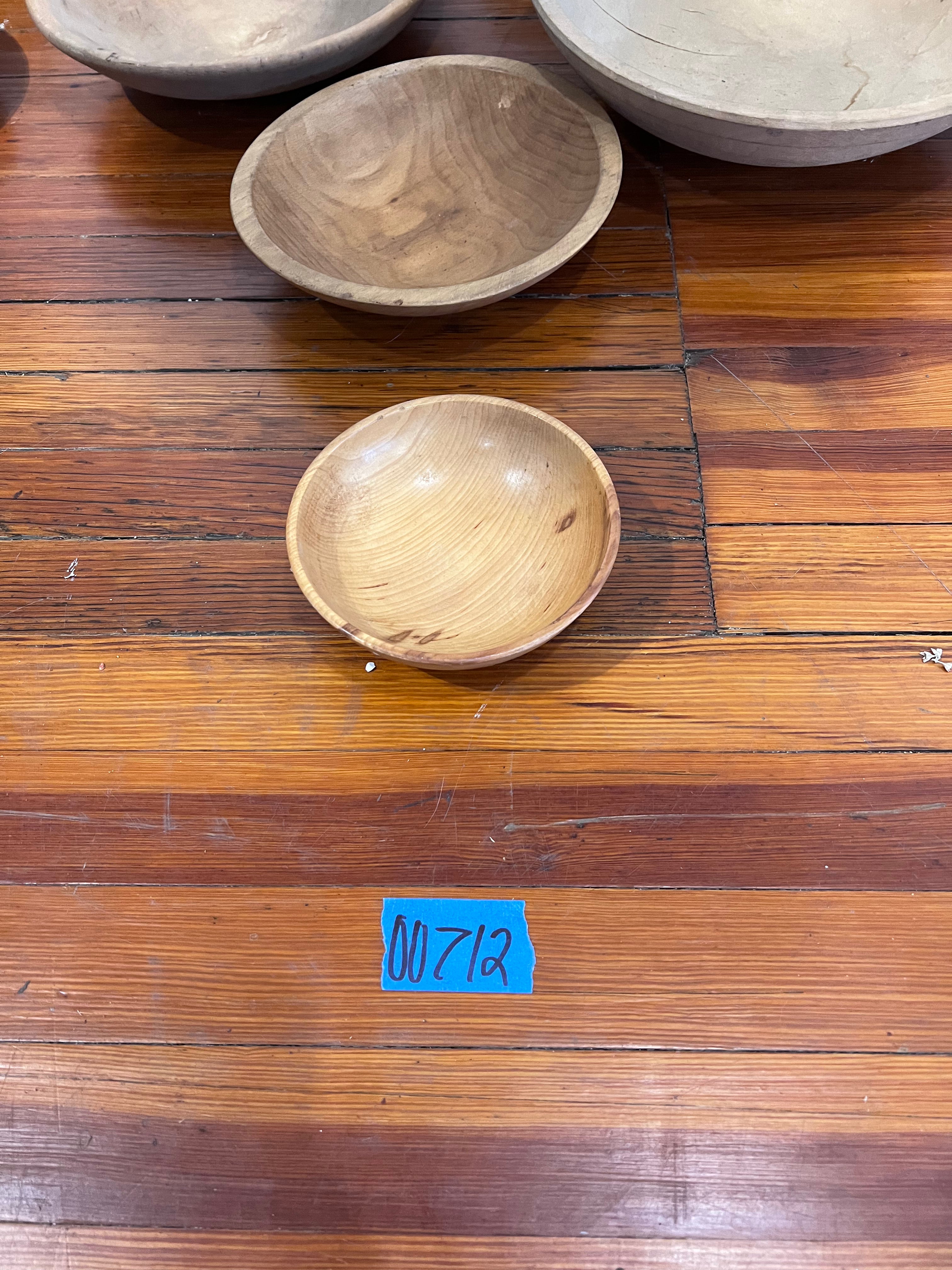 Wooden bowls (set)