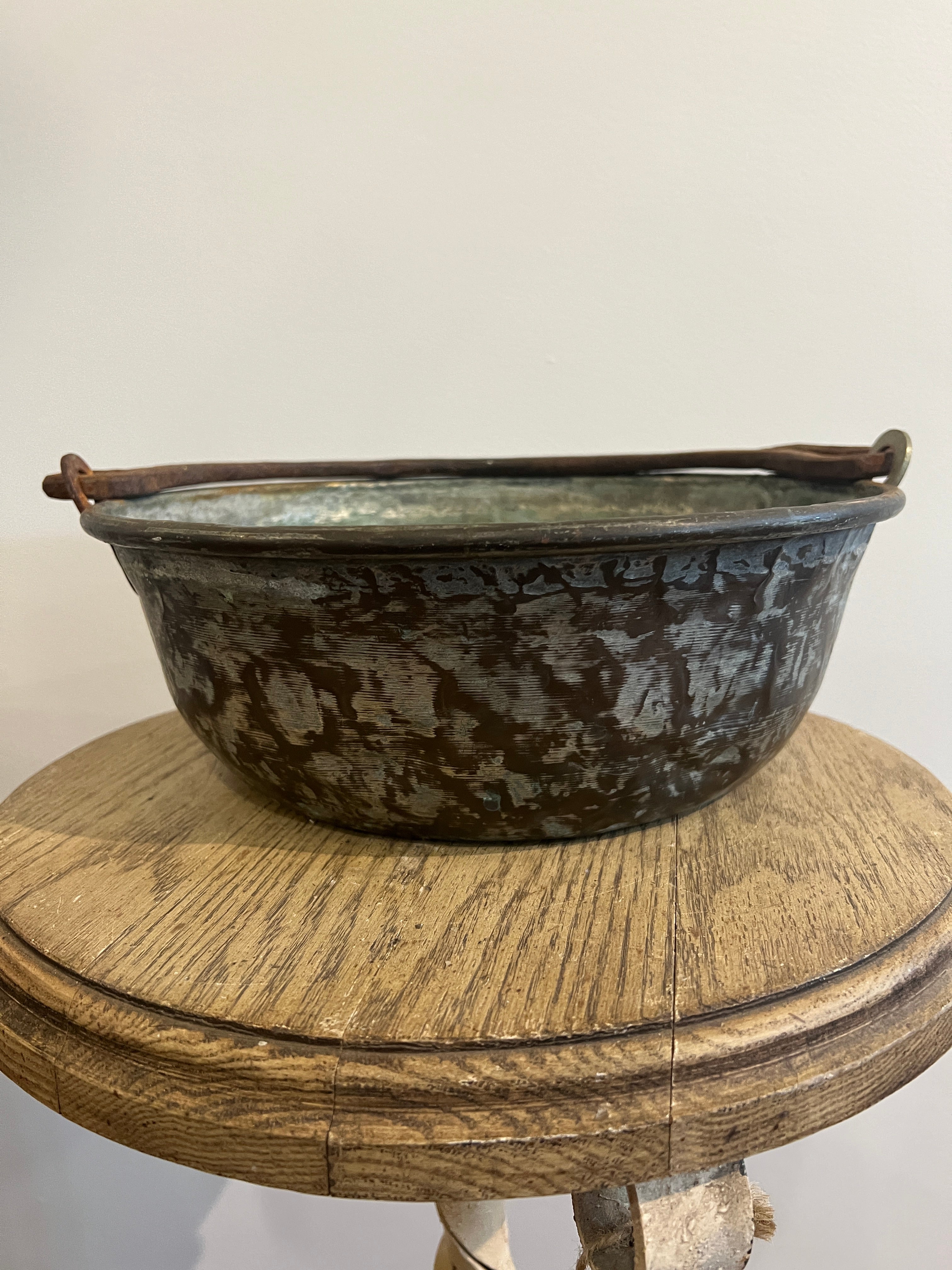 Metal Bowl w Handle