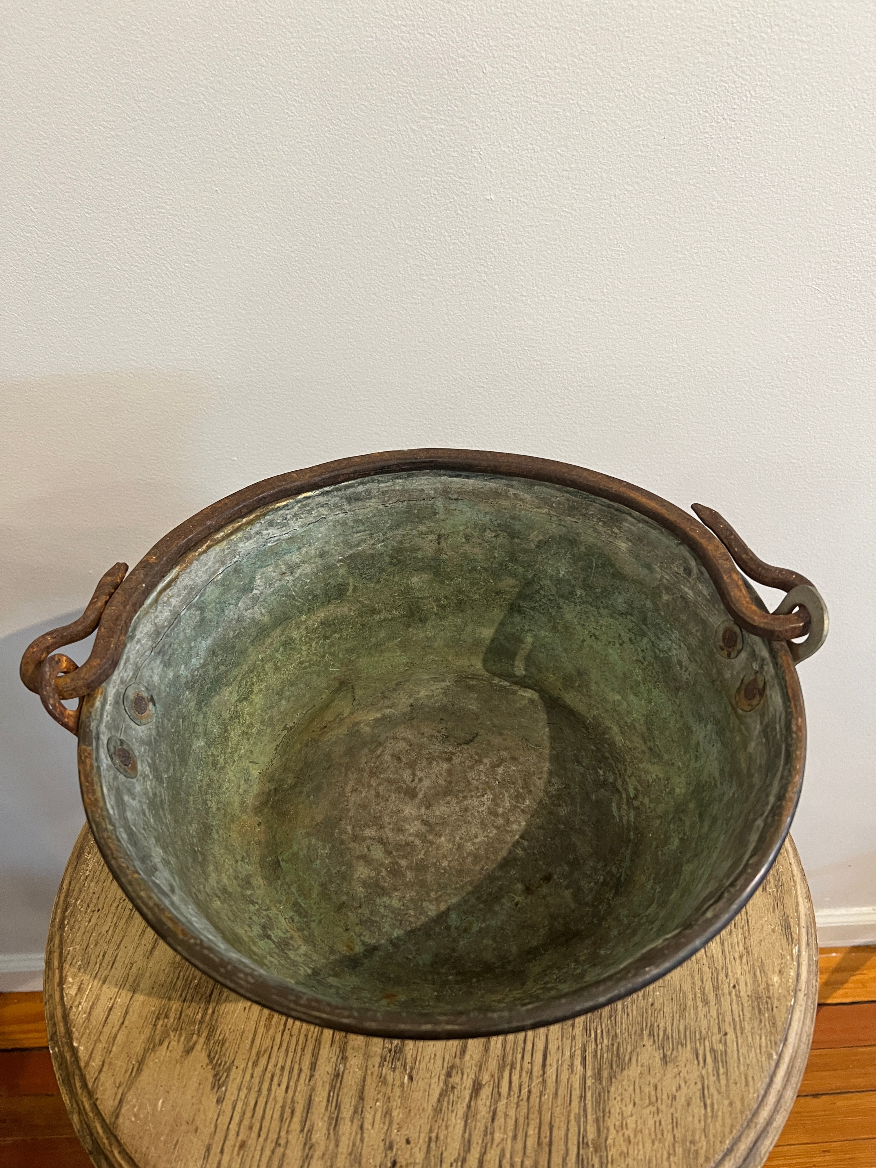 Metal Bowl w Handle