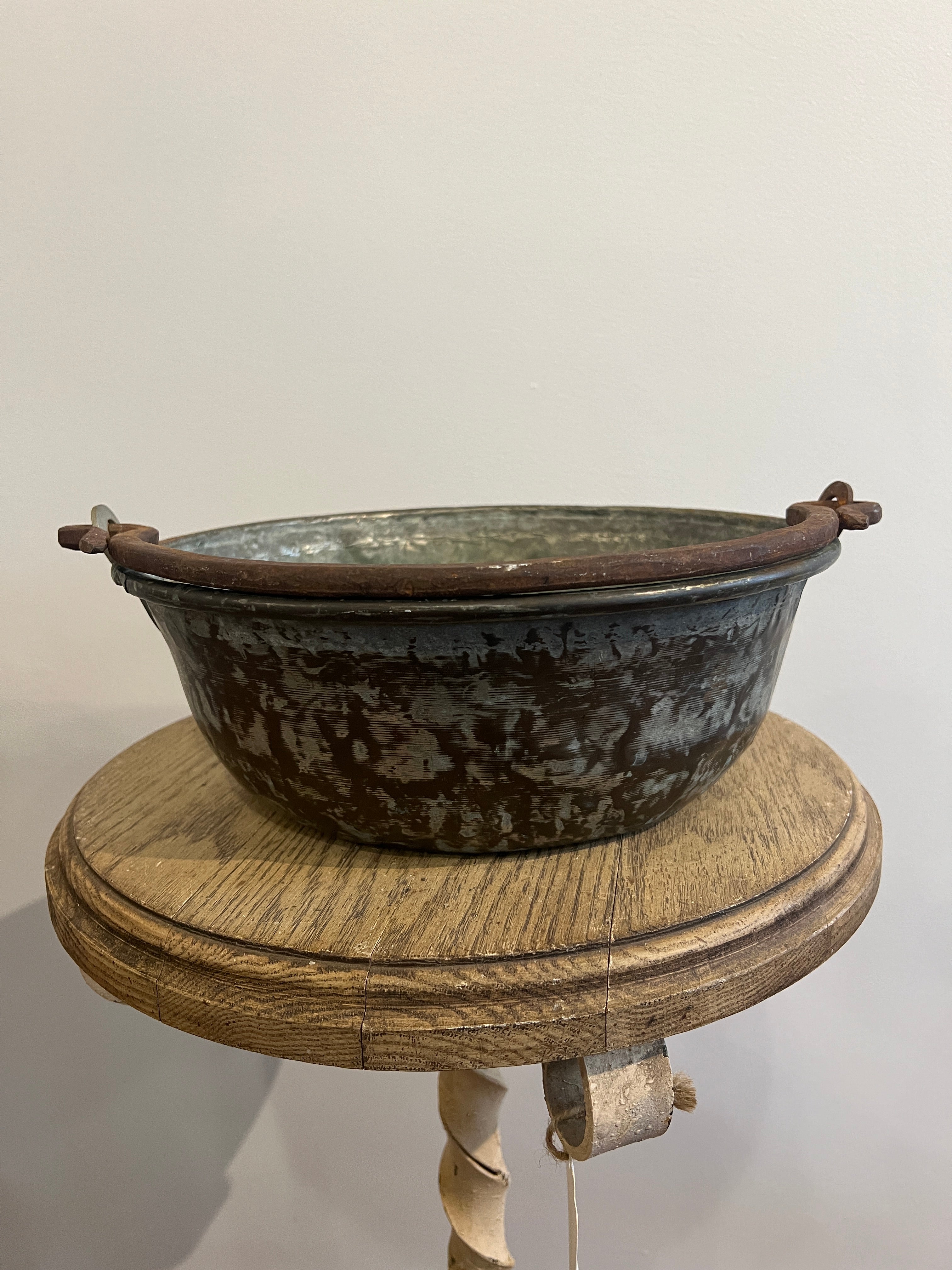 Metal Bowl w Handle