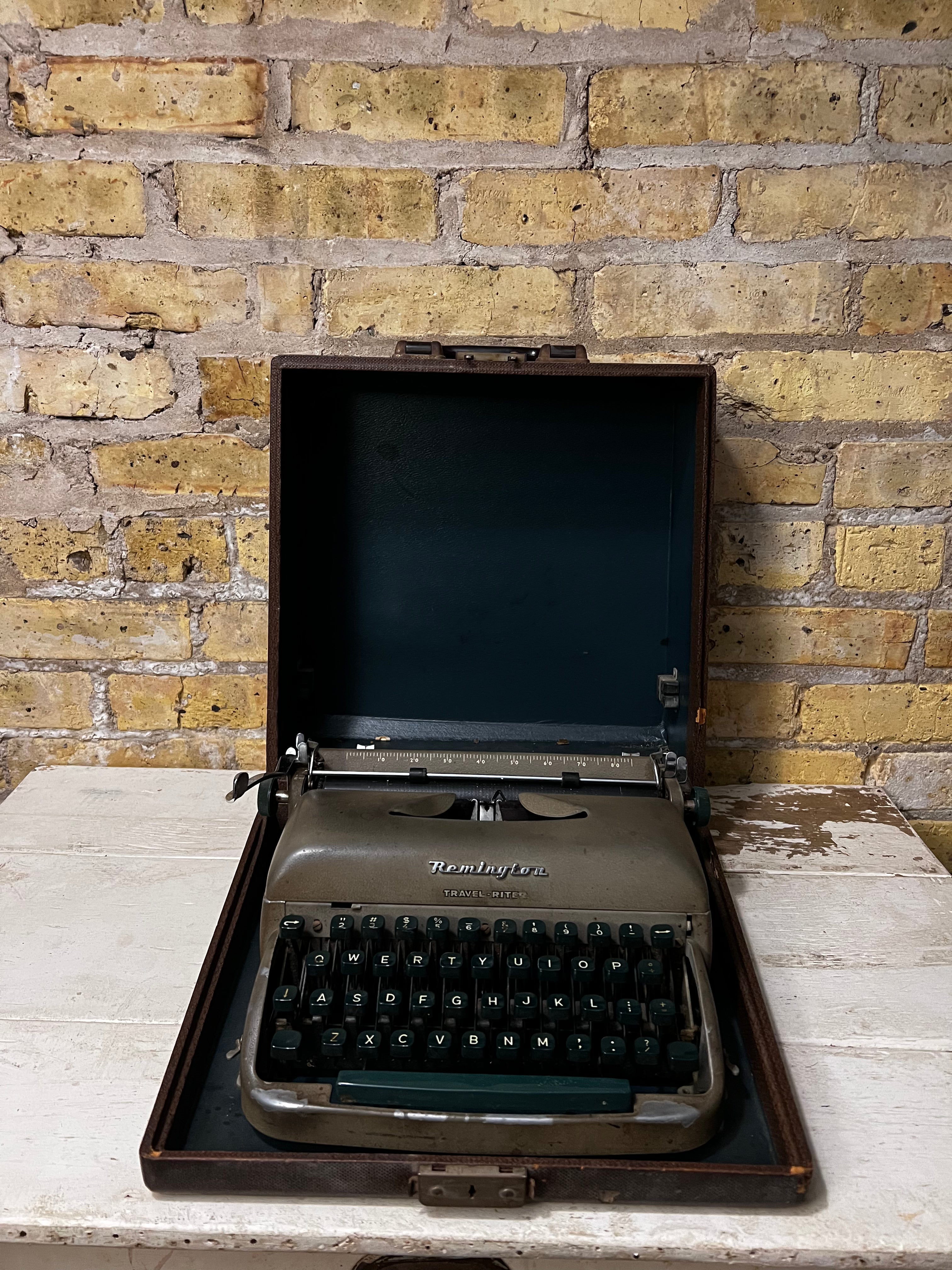 Travel Typewriter - Riter by Remington