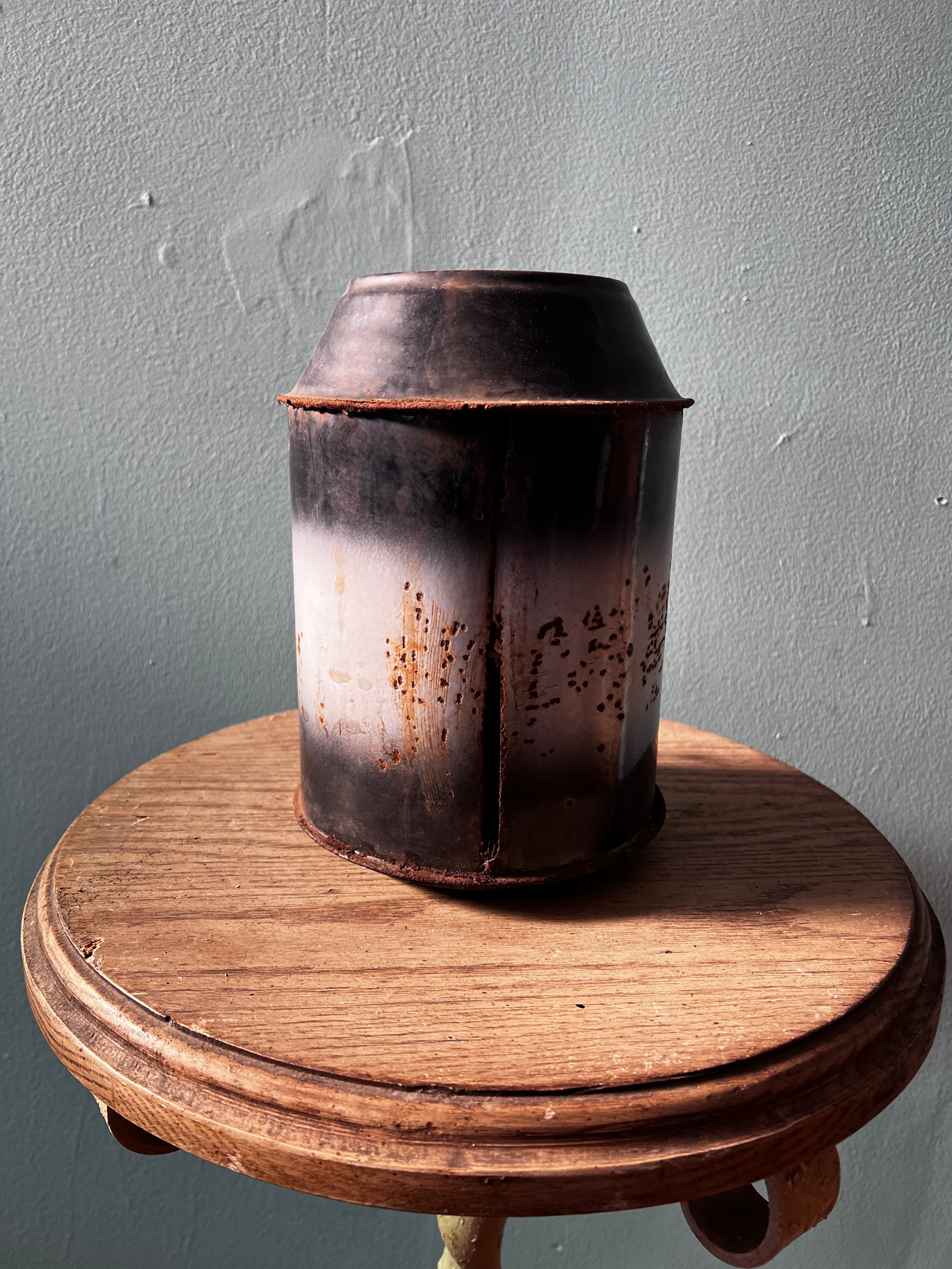 Metal canister with antique picture