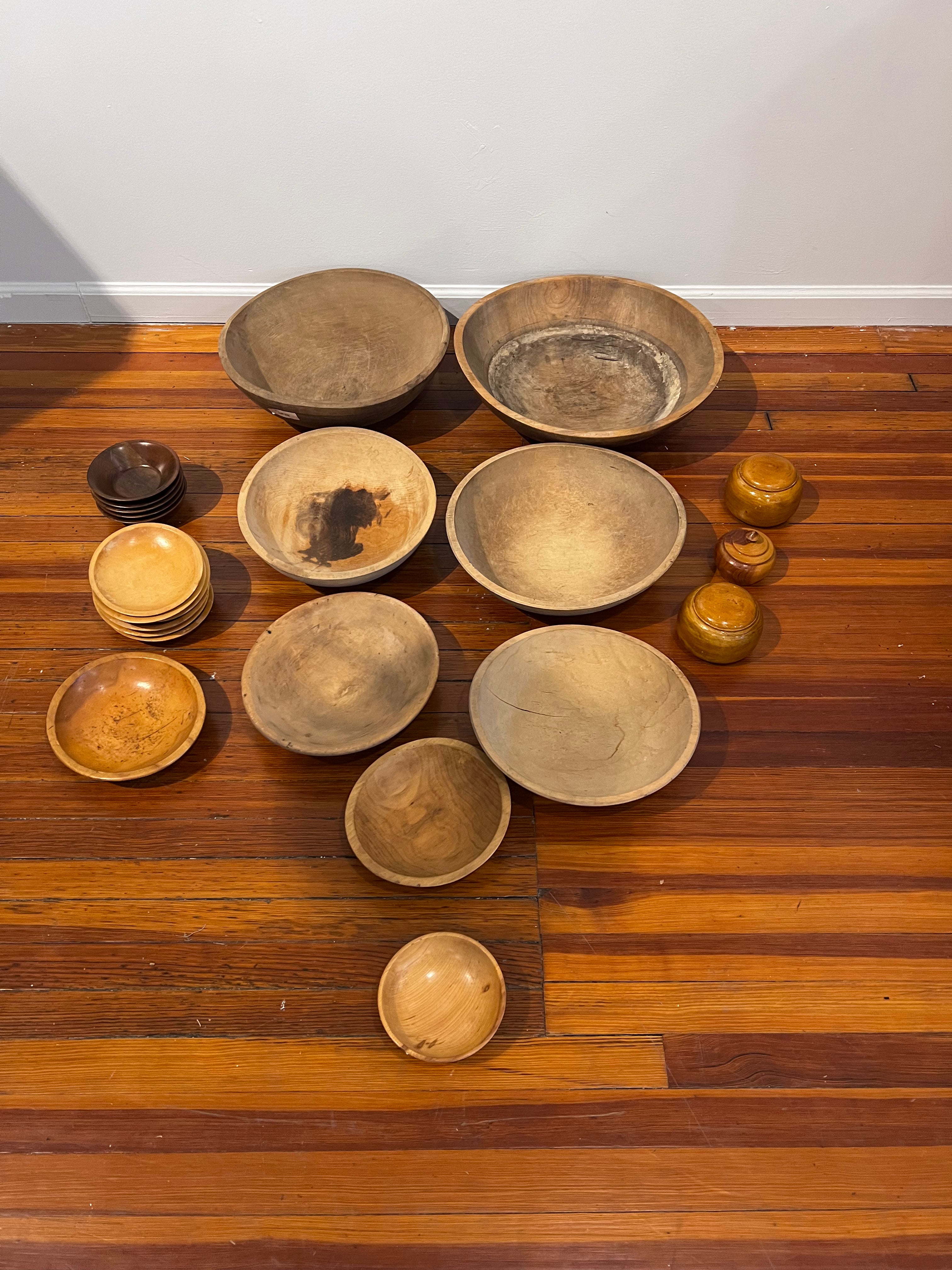 Wooden bowls (set)
