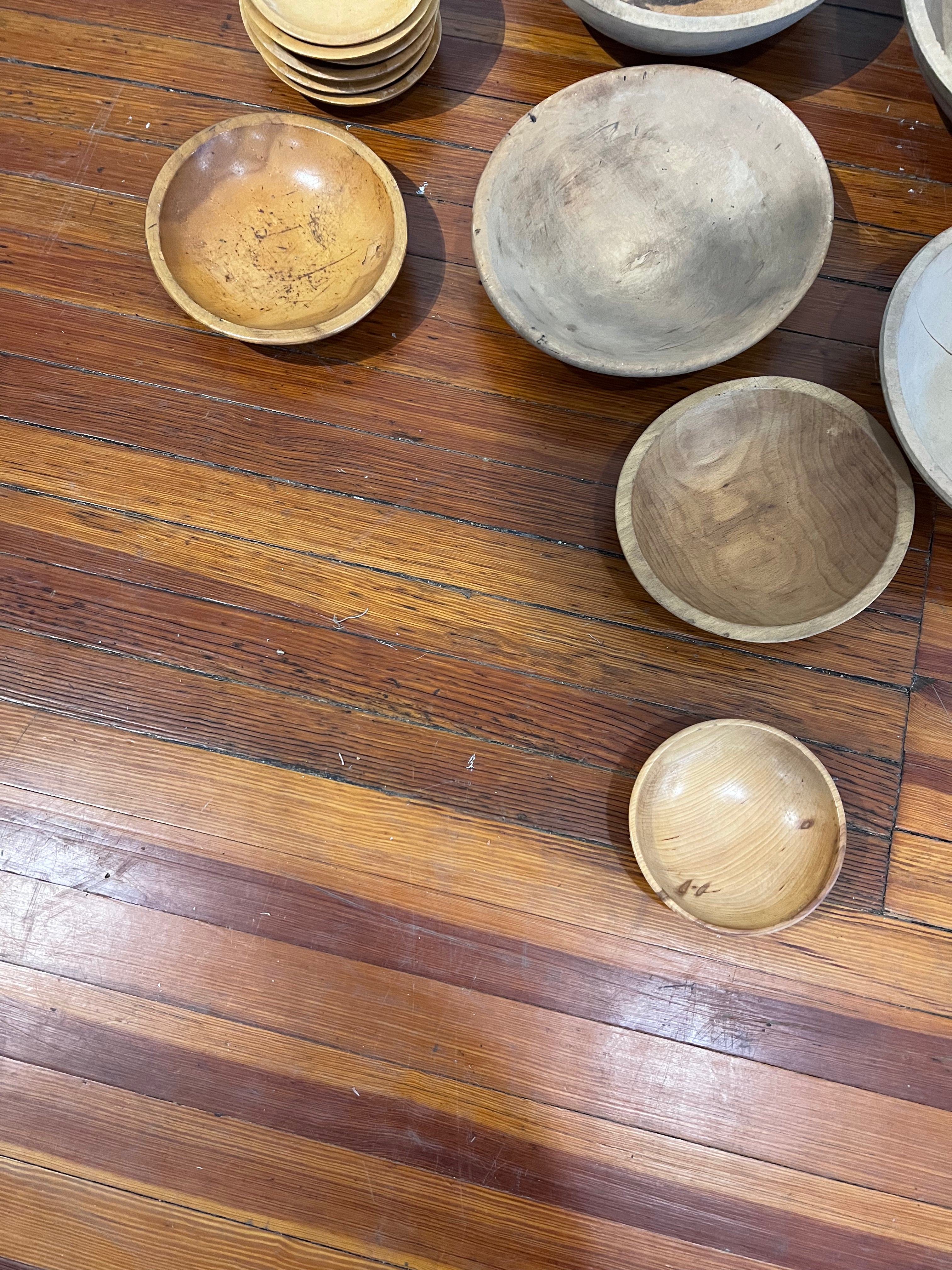 Wooden bowls (set)
