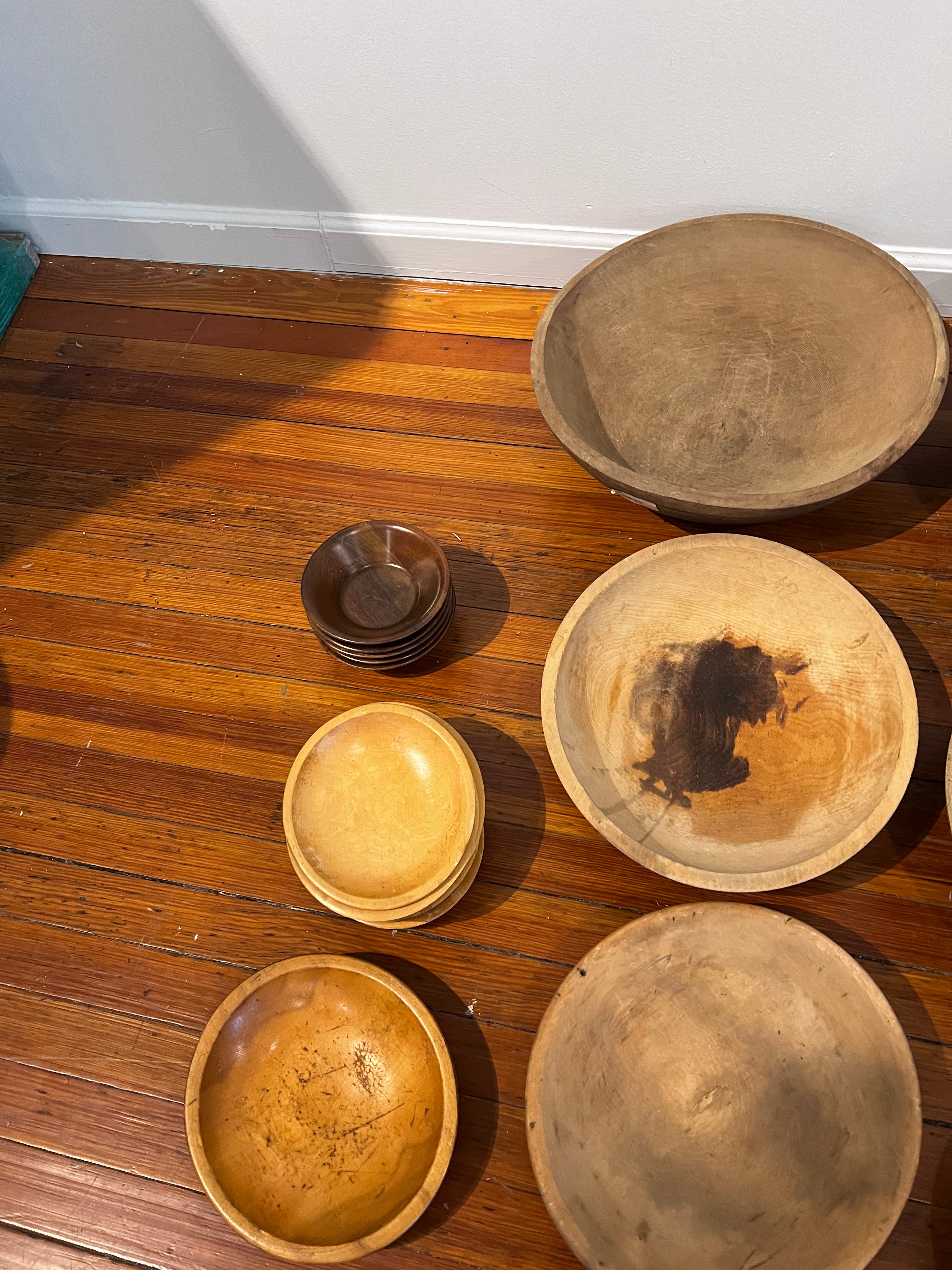 Wooden bowls (set)