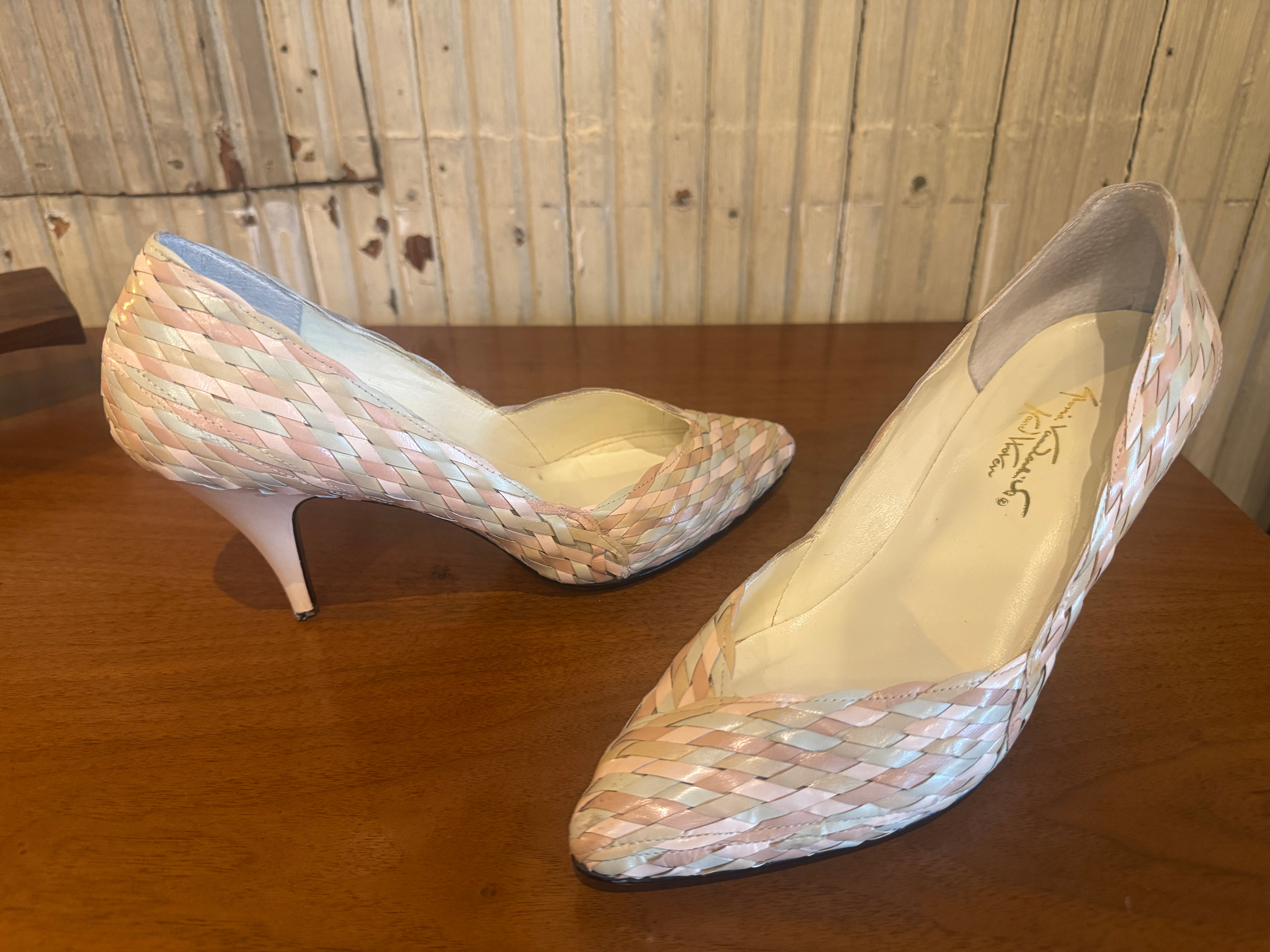 Gloria Vanderbilt pumps