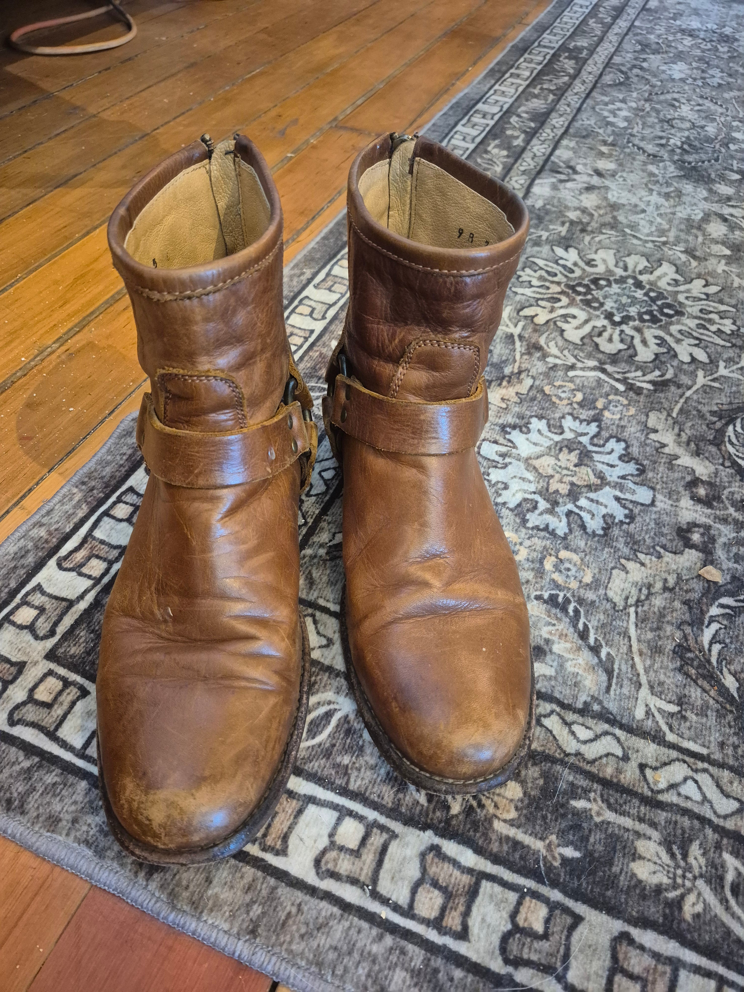 FRYE Phillip harness cognac leather ankle boots