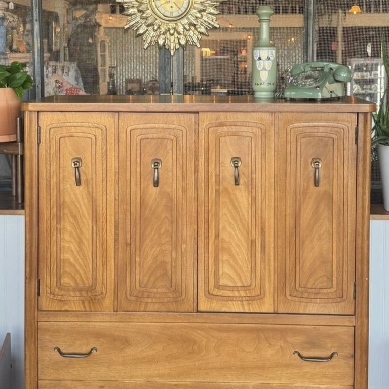 vintage furniture in Milwaukee, antique store Kenosha WI, women owned vintage shop Kenosha